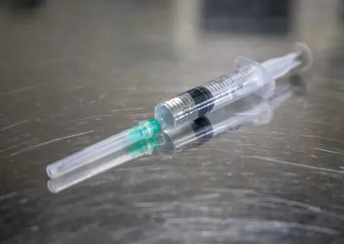 Una ‘vacuna’ contra el VIH que se pone dos veces al año logra un 100% de eficacia en un ensayo clínico de fase 3